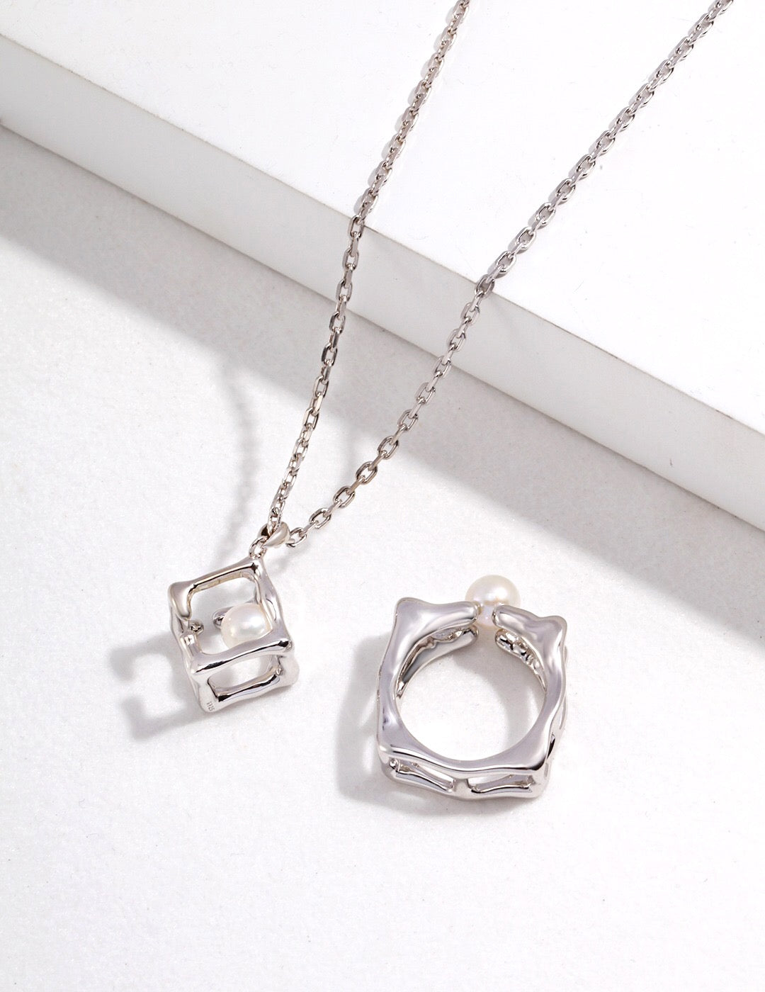 Hollow Geometric Cube Pendant Necklace-2