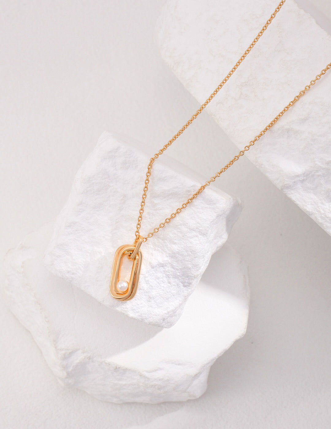 Minimalist Line Oval Pendant with One Pearl Necklace-1