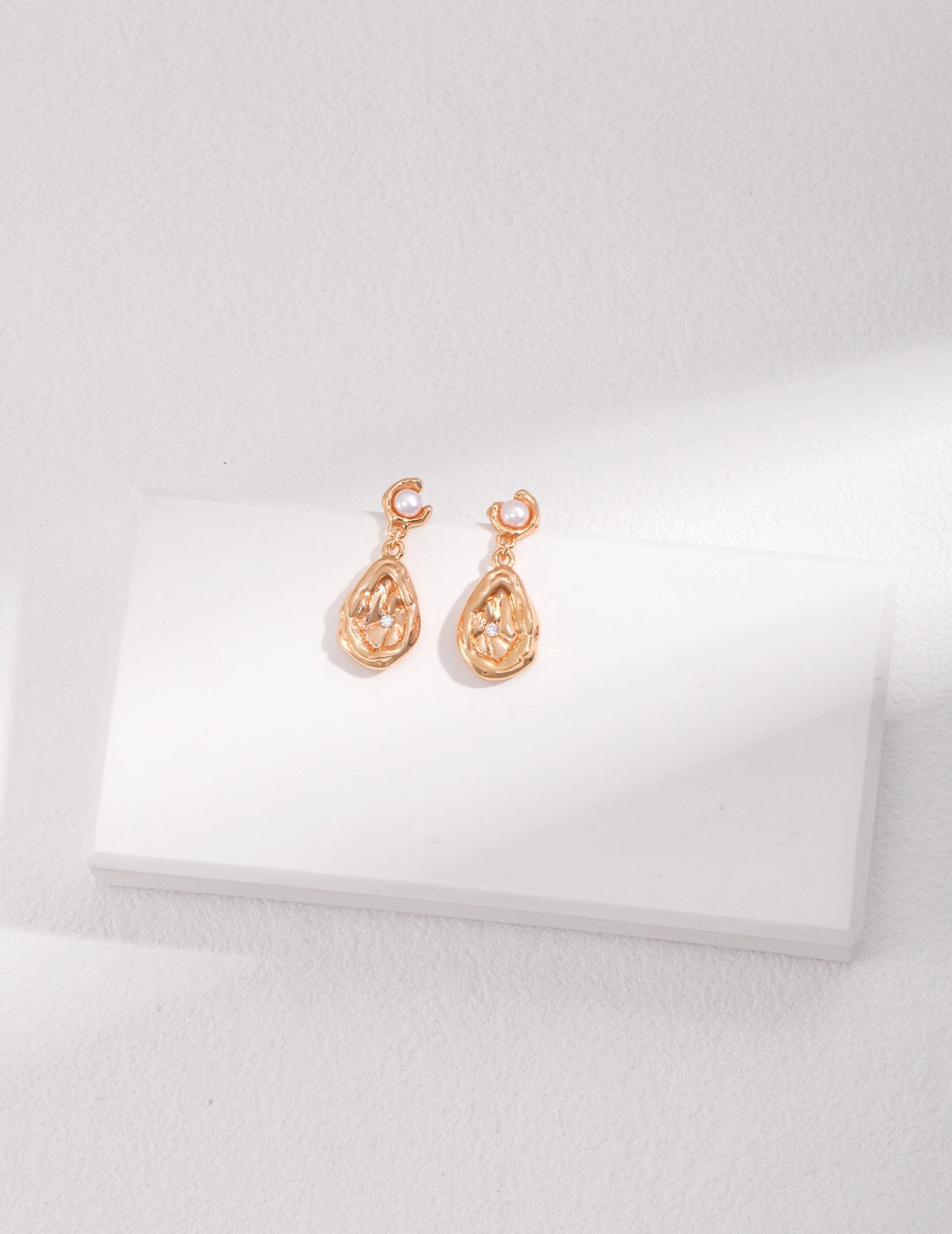 Dainty Zircon Droplet Pearl Earrings-1