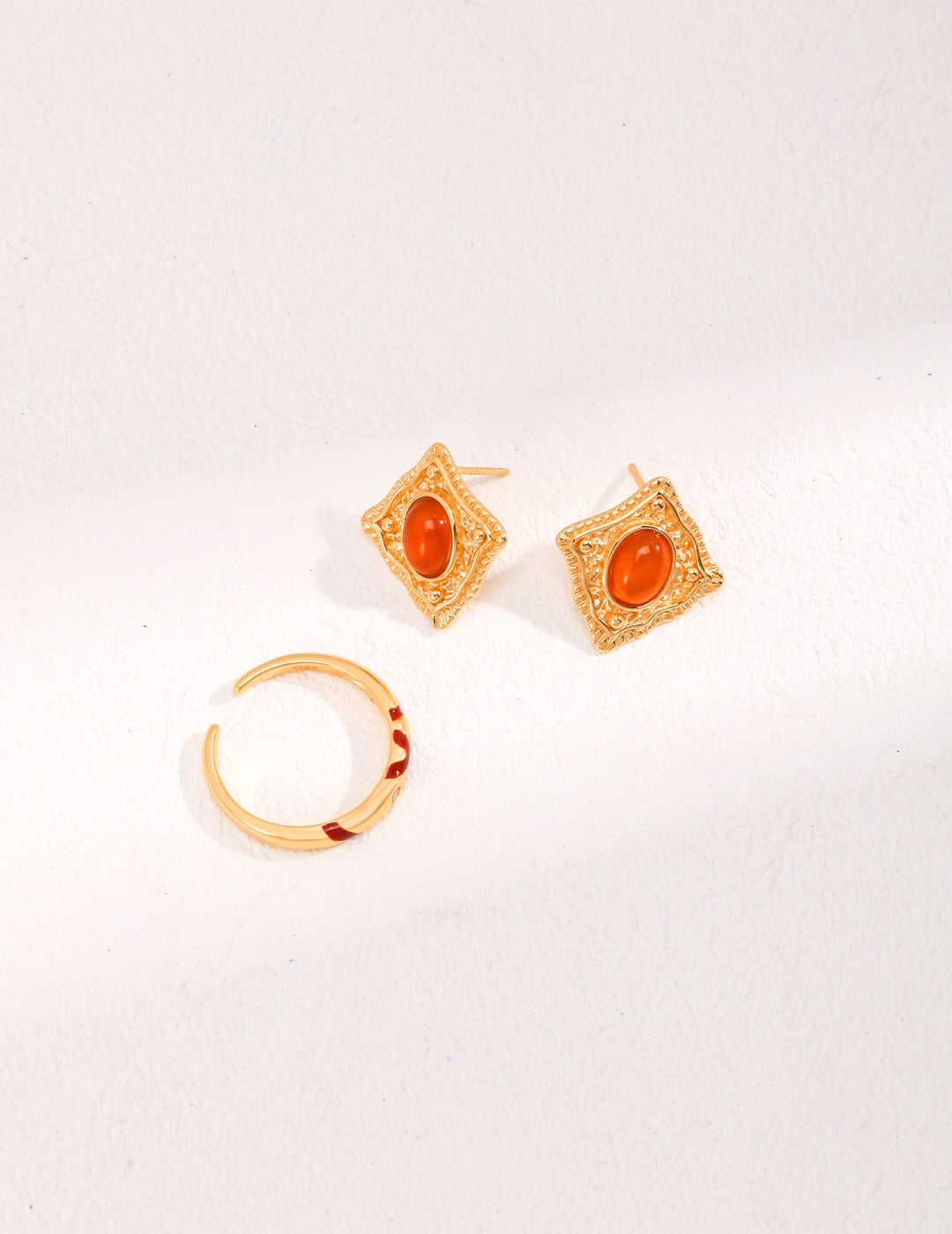 Gold Simple Intertwined Red Line Zircon Rings-2