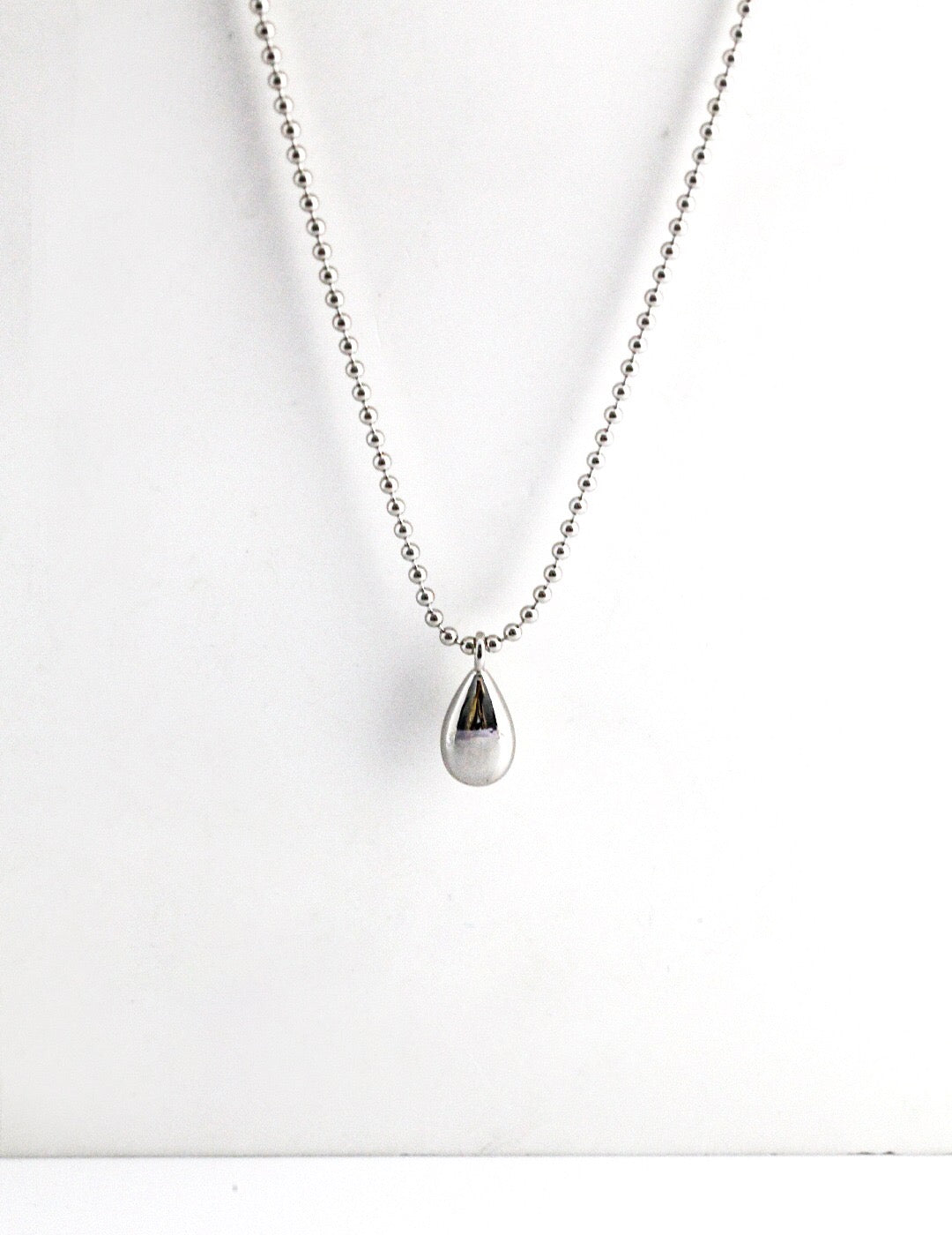 Simple Water Drop Pendant Necklace-1