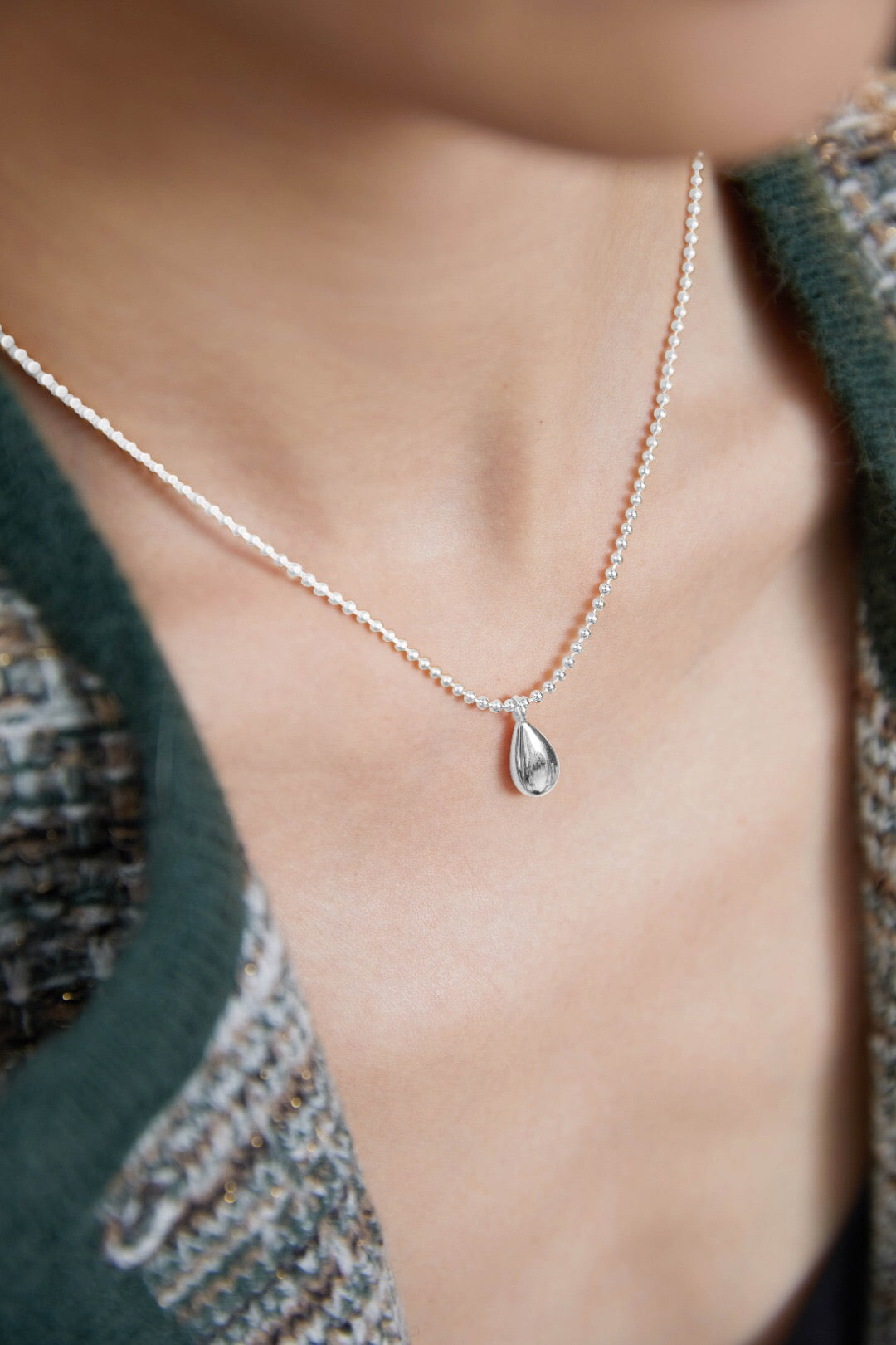 Simple Water Drop Pendant Necklace-4