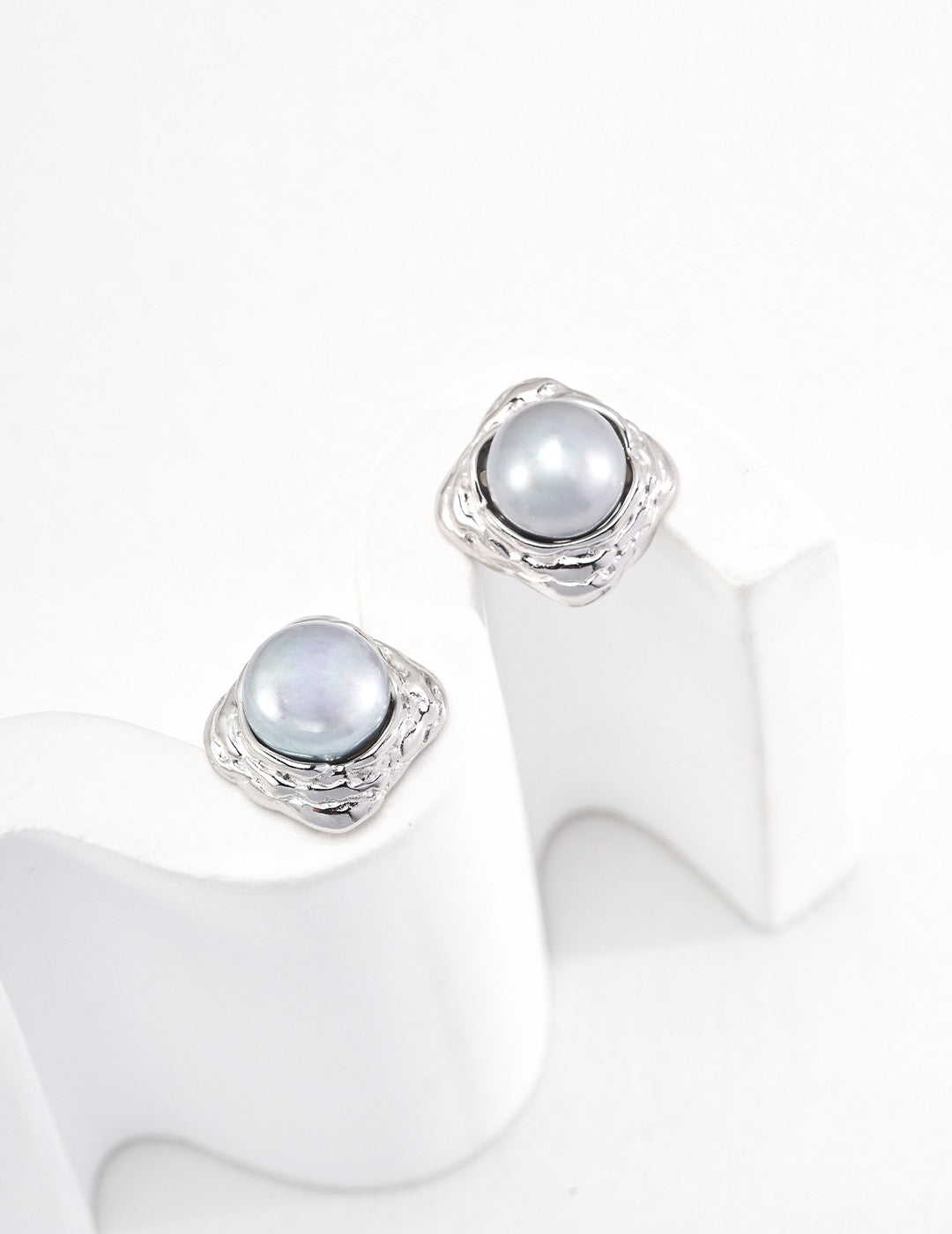 Minimalist Pearl Stud Earrings-1