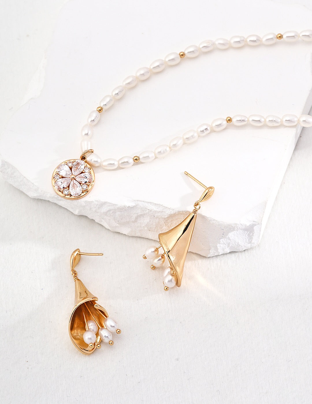 Zircon Flower Style Pearl Necklace-2