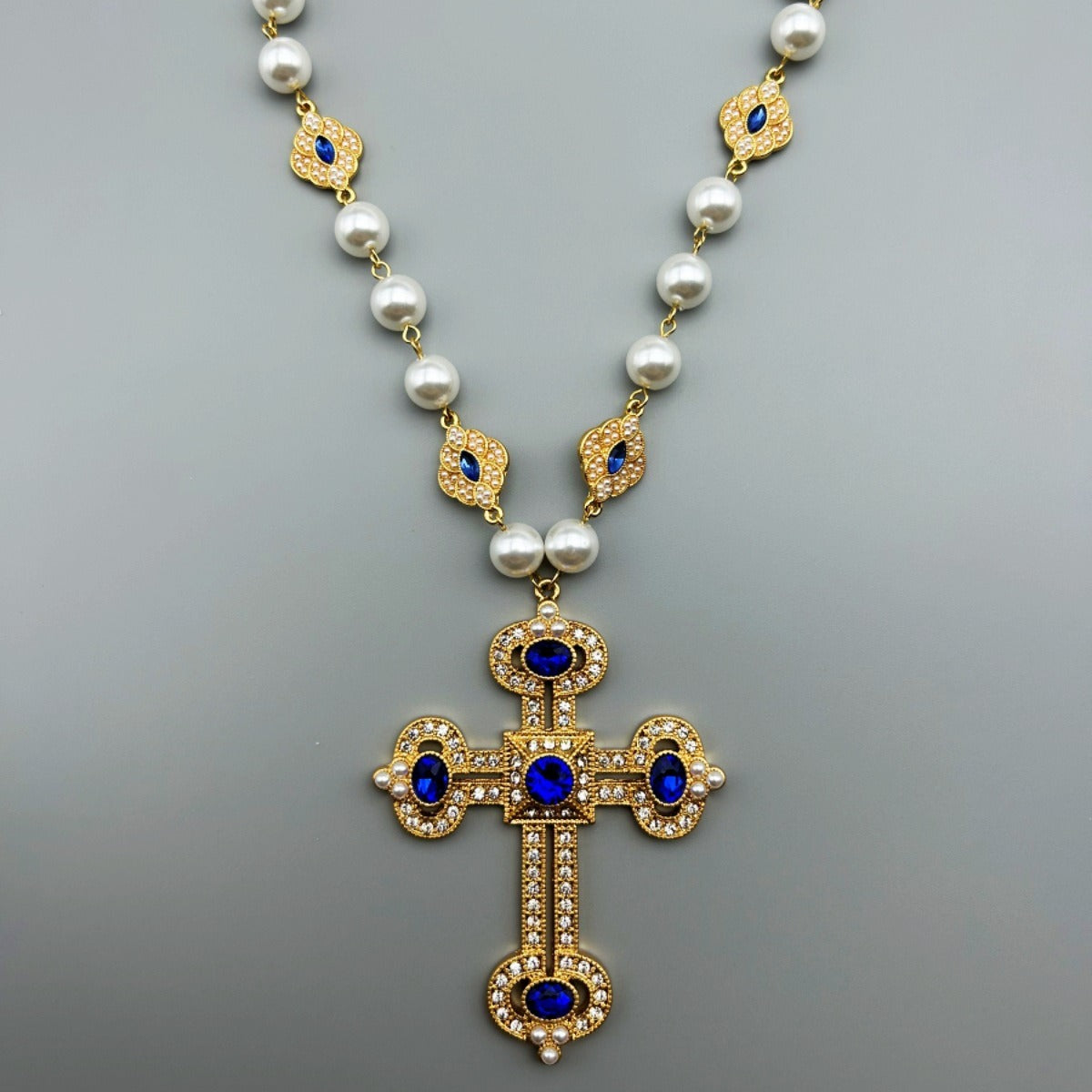 Retro Heavy Industry Full Diamond Inlaid Crowned Pearl Necklace with Distinctive Design