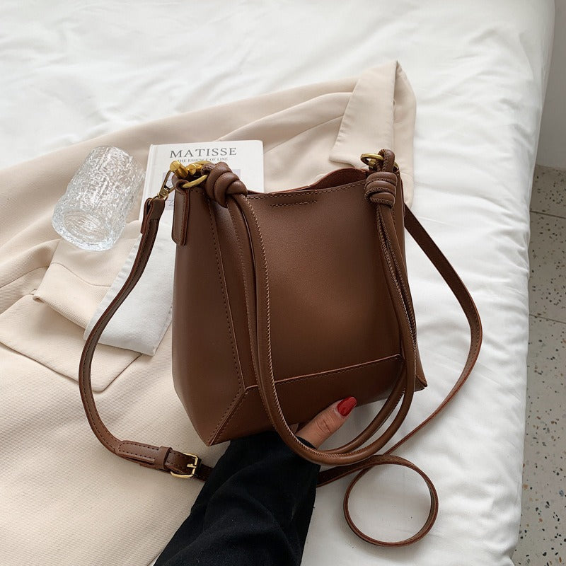 Fashionable Large Capacity Simple One Shoulder Crossbody Bag Retro Texture Bucket Bag Women's Bag - Memoriex 