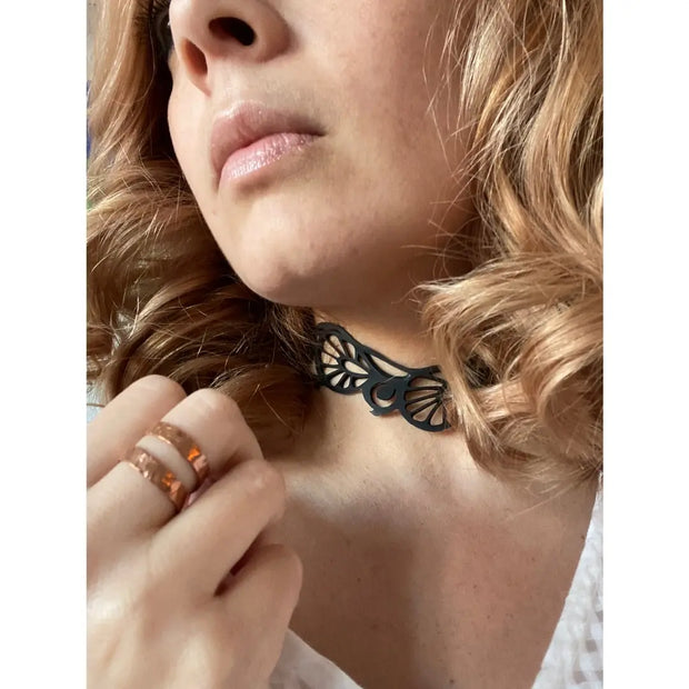Bella Elegant Inner Tube Choker - Memoriex 