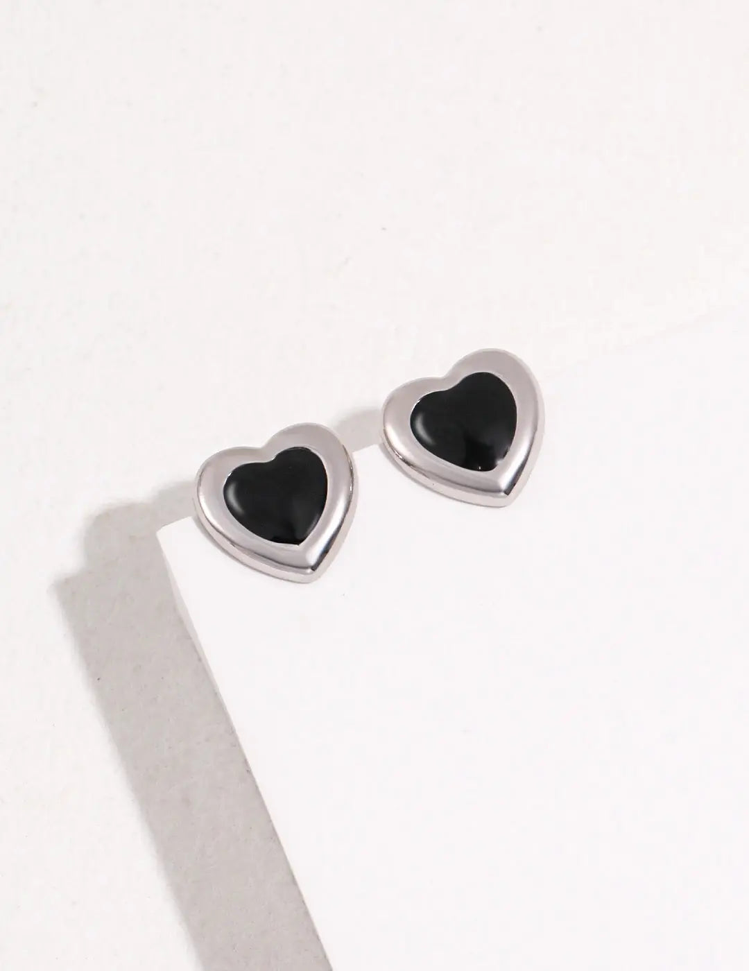 Black Agaet Love Earrings - Memoriex