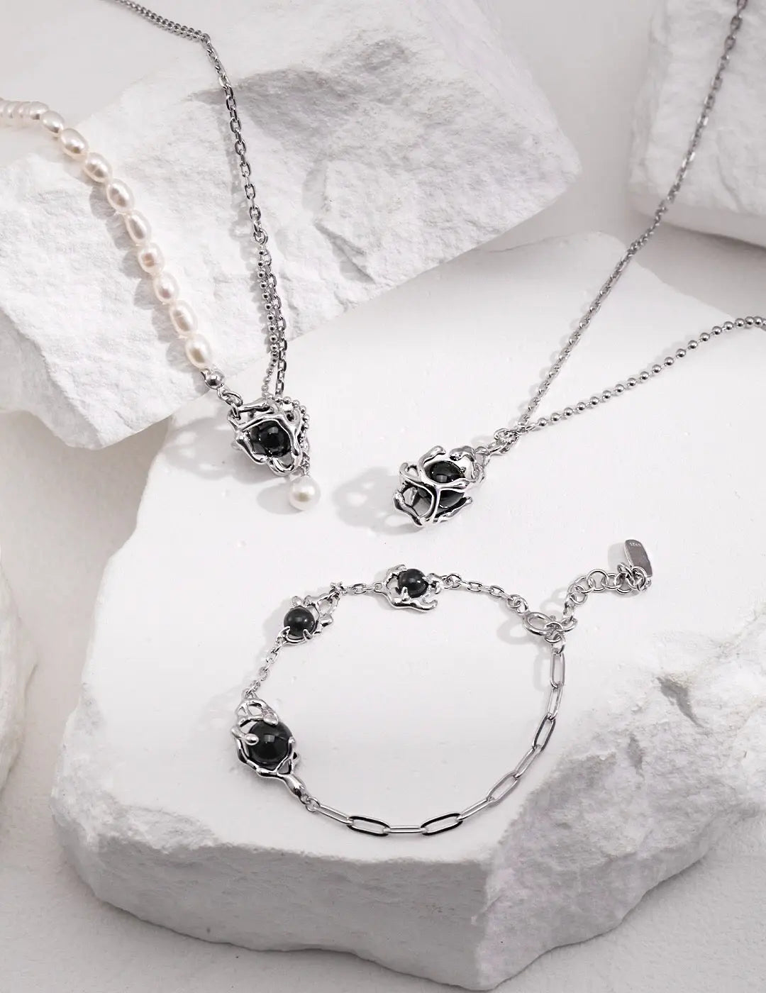 Black Onyx Elemental Design Necklace - Memoriex