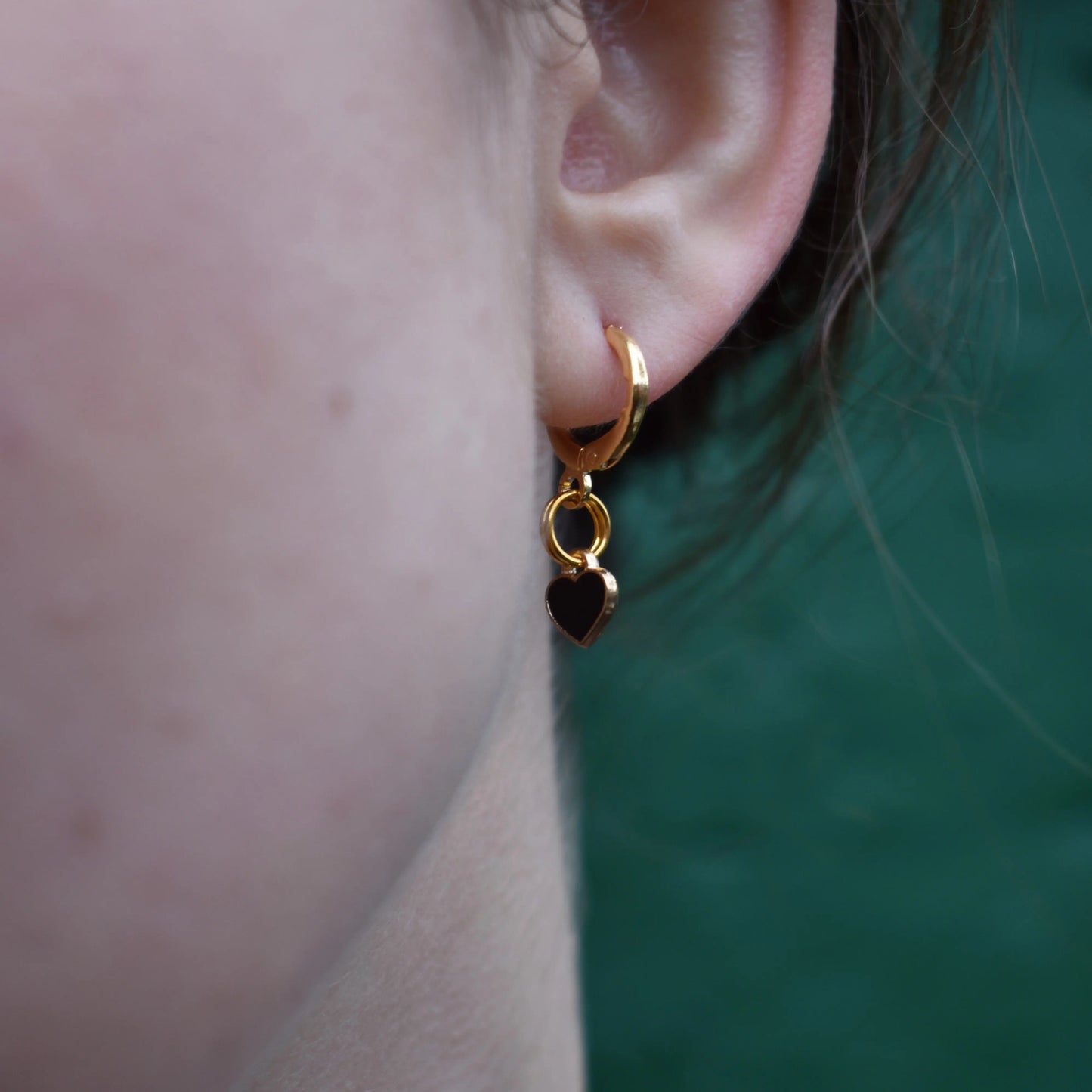 Black heart enamel minimalist earrings - Memoriex