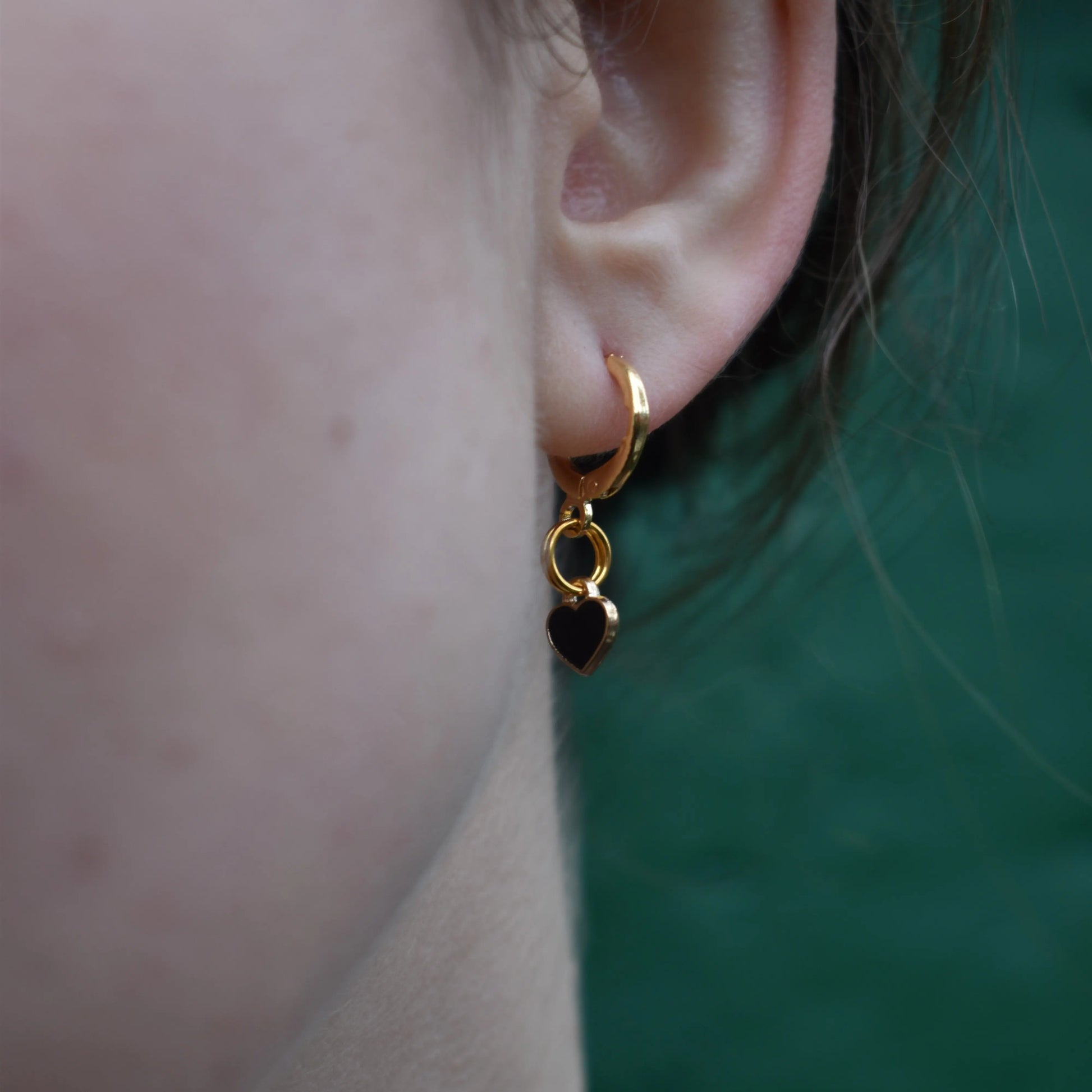 Black heart enamel minimalist earrings - Memoriex