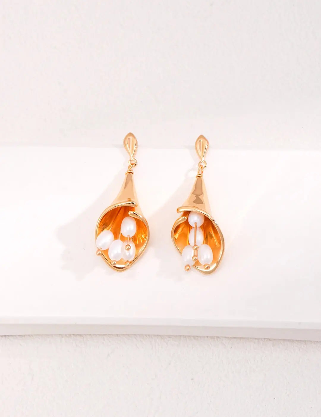 Calla Lily Pearl Earrings - Memoriex