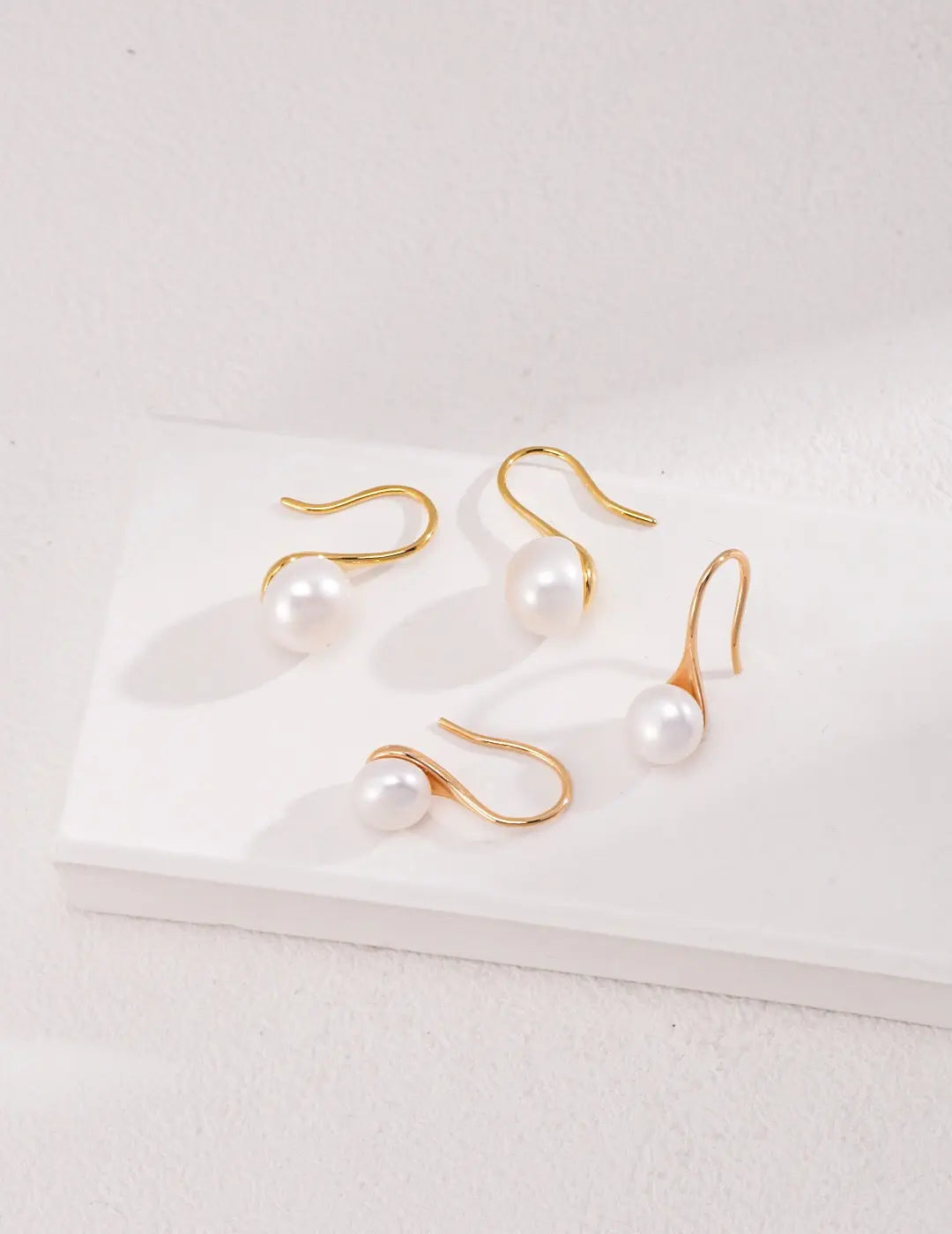 Classic High-heeled Pearl Dangle Earrings-2