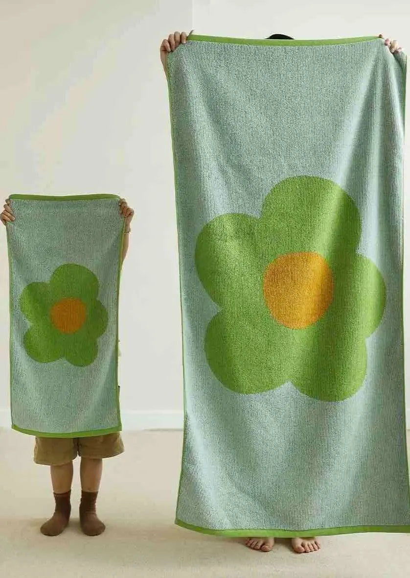 Cute Whimsical Sunflower Bath Towel - Ultra Soft & Absorbent Staple Cotton-0