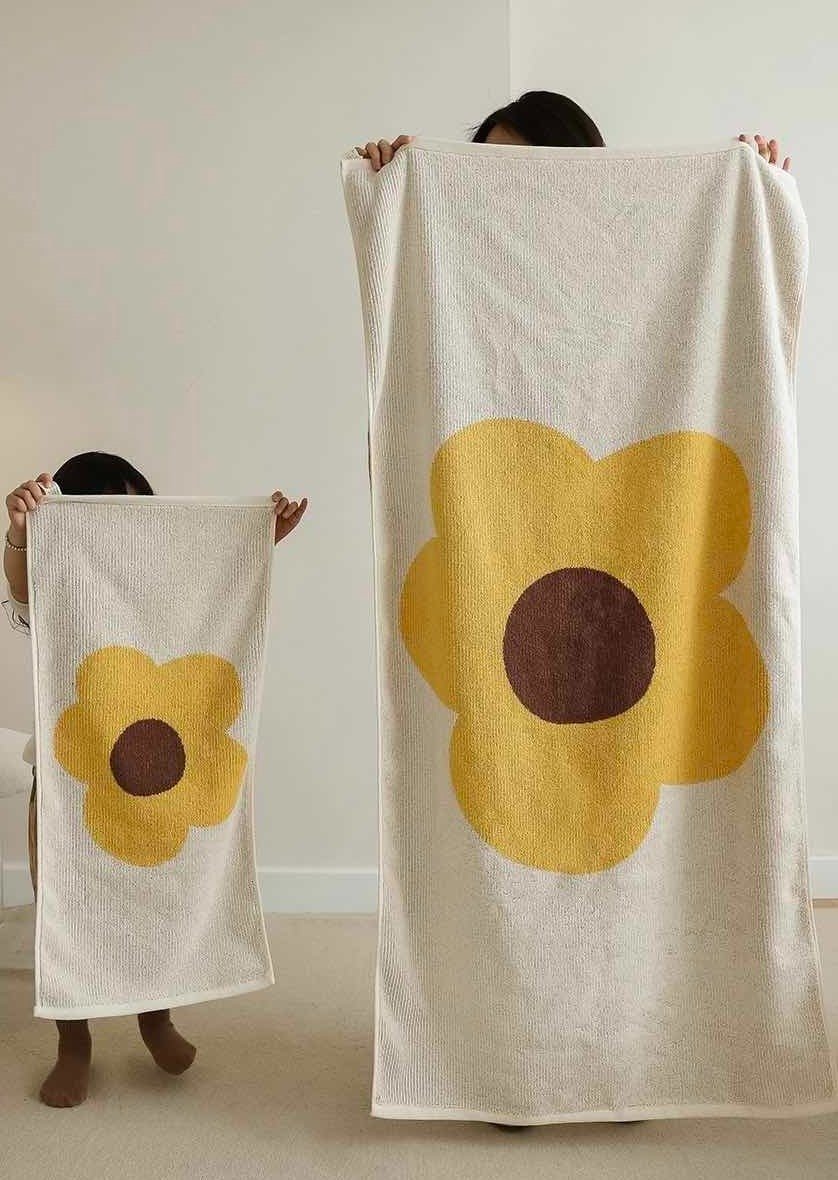 Cute Whimsical Sunflower Bath Towel - Ultra Soft & Absorbent Staple Cotton-1