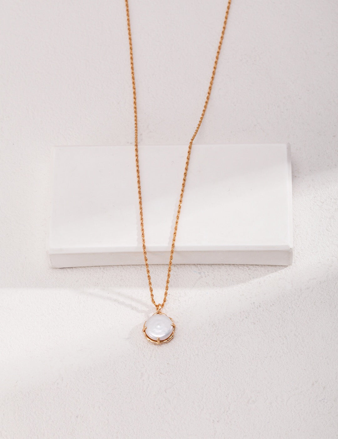 Simple Pearl Pendant Necklace-2