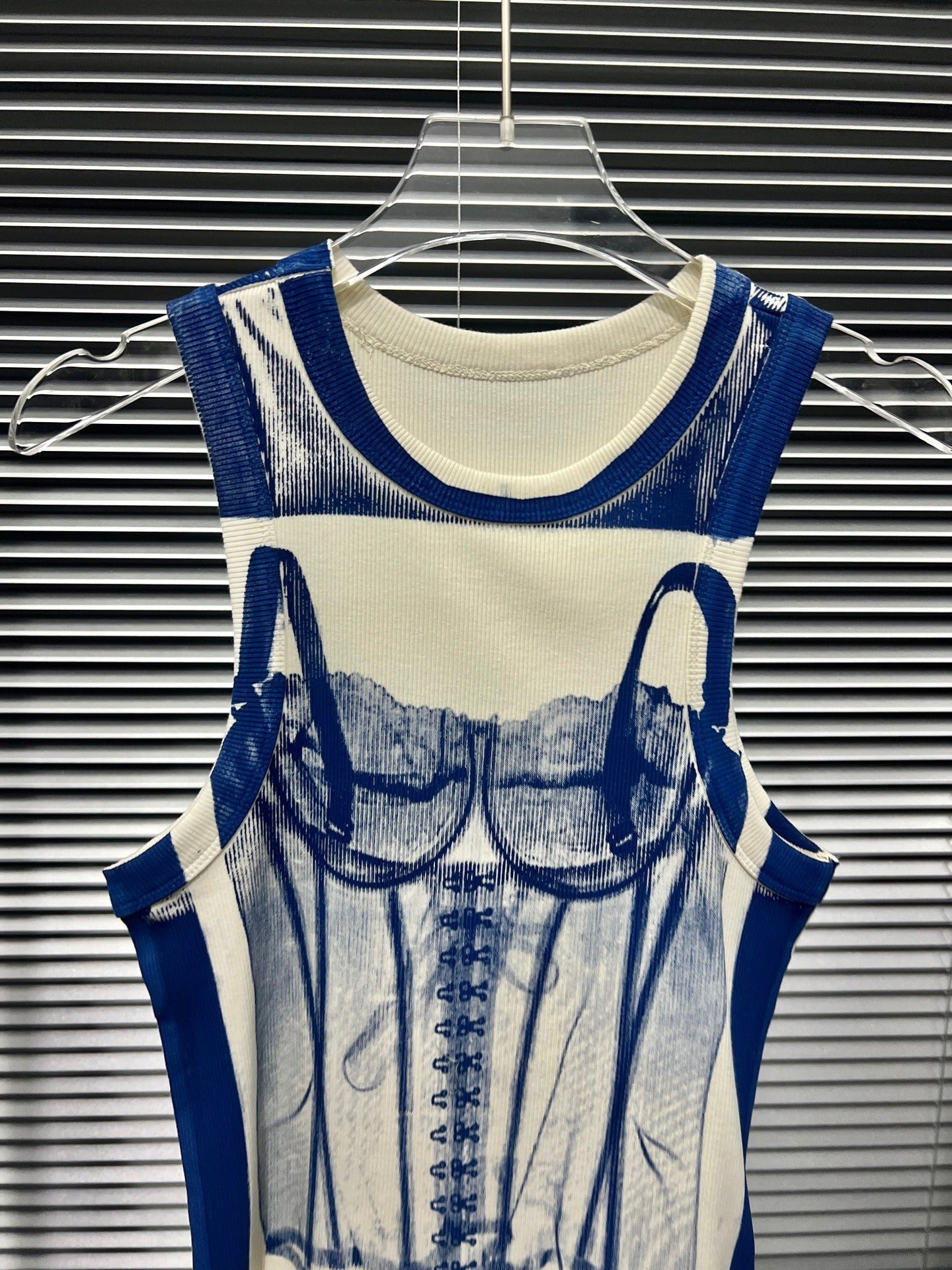 Small niche design hand-painted blue print slim fit and slimming strapless vest women's trend