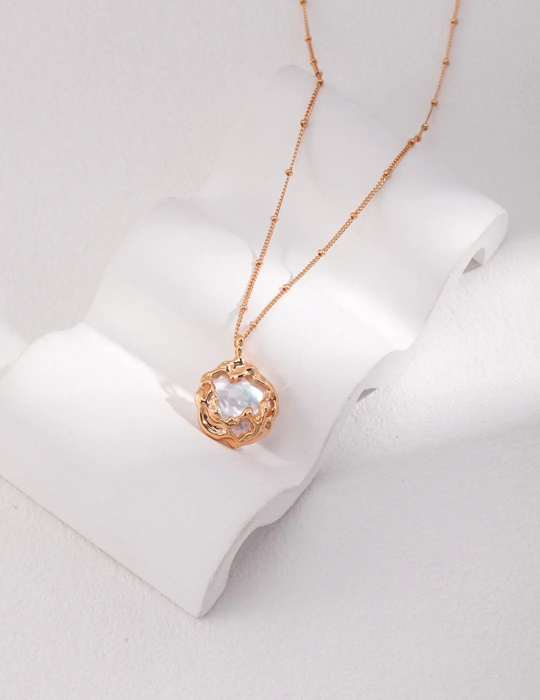 Dainty Big Round Pearl Pendant Necklace-1