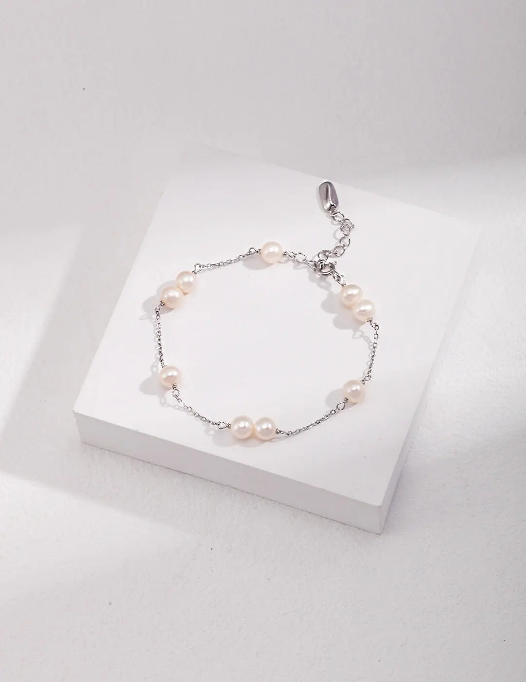 Dainty Freshwater Pearl Bracelet-2