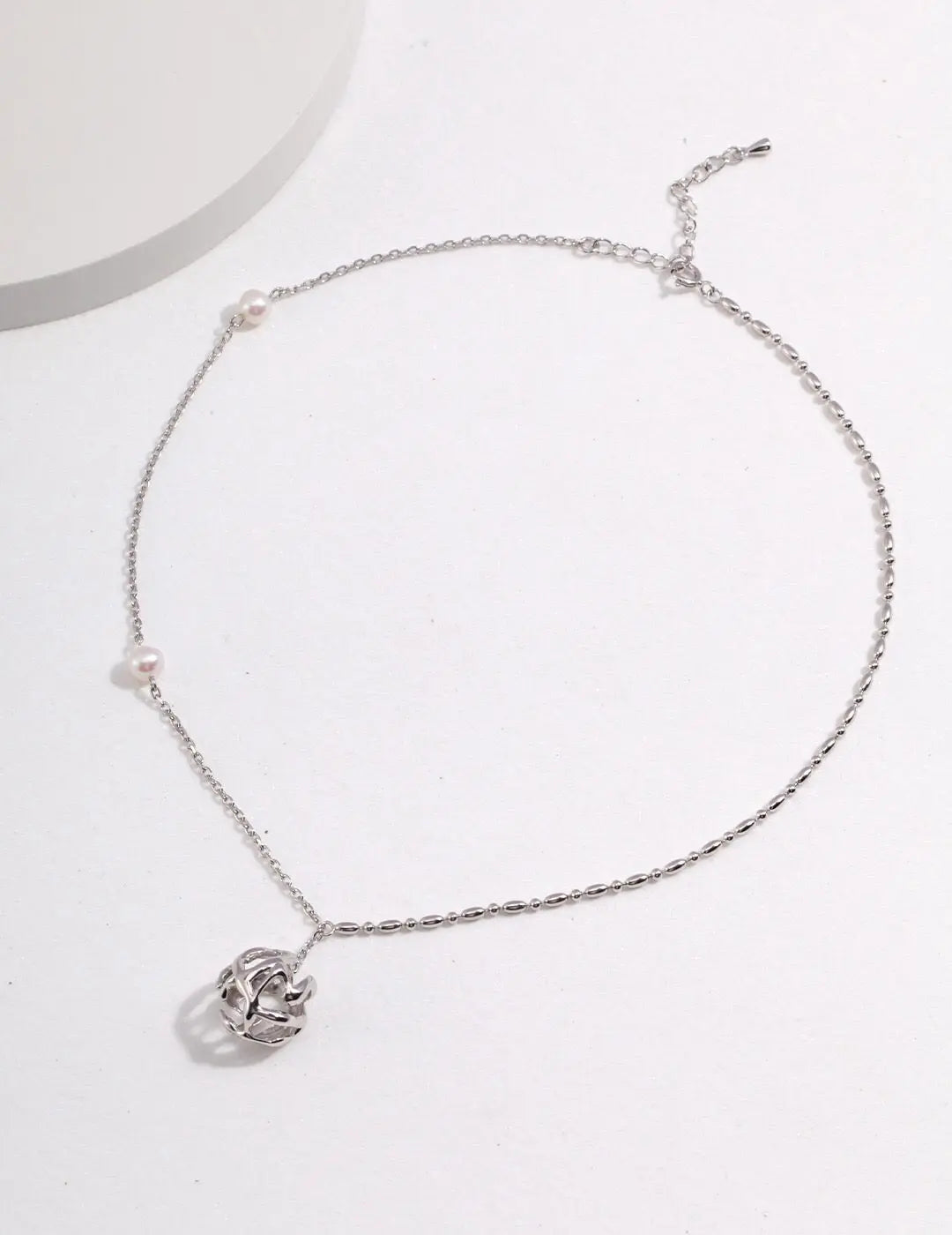 Dainty Hollow Pearl Necklace-1