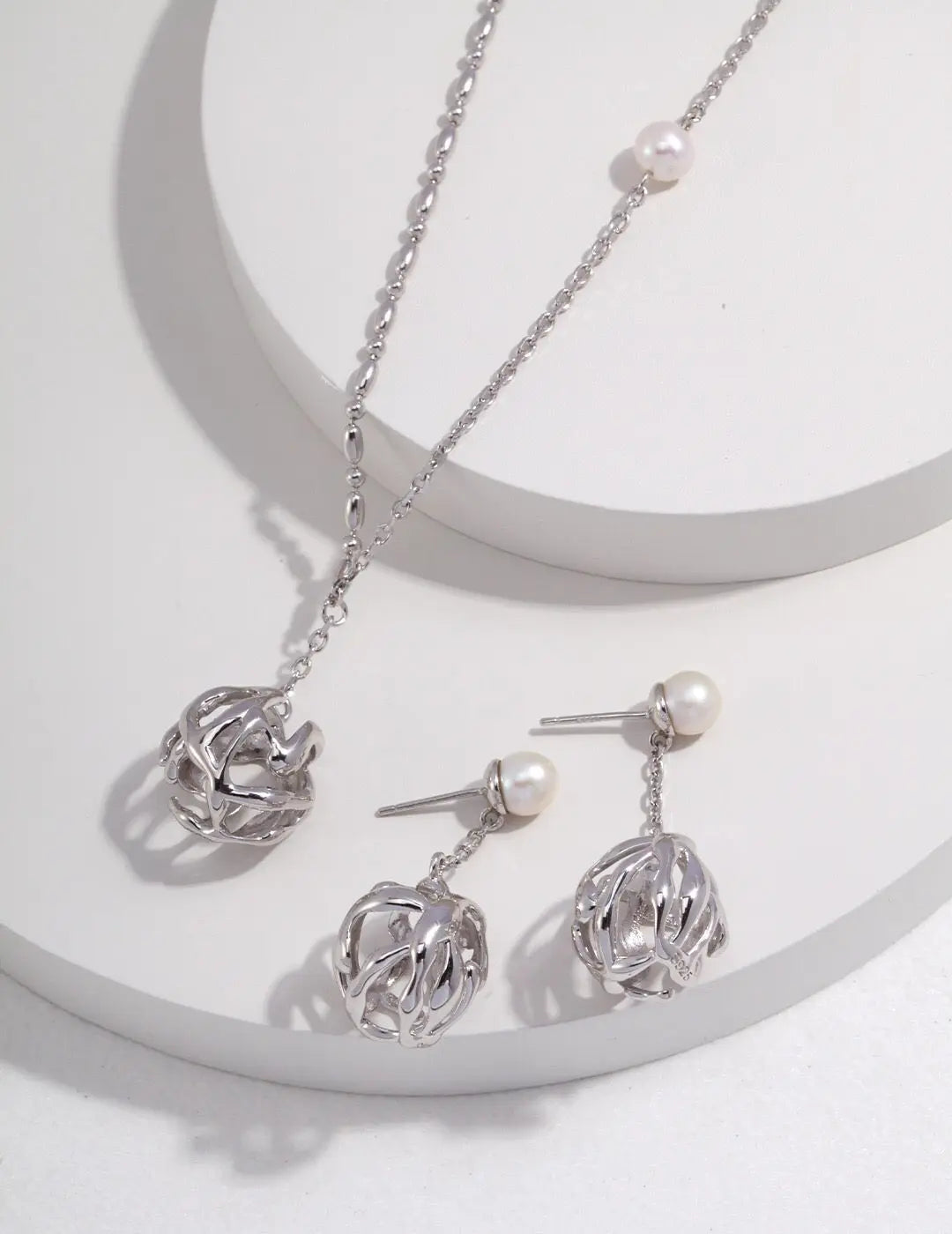 Dainty Hollow Pearl Necklace-2