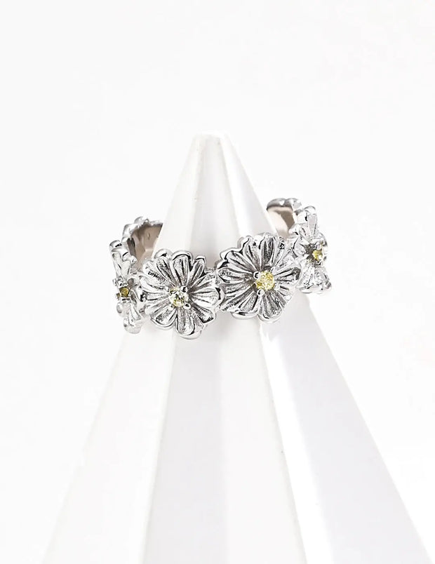 Daisy-Shaped Zircon Ring-1