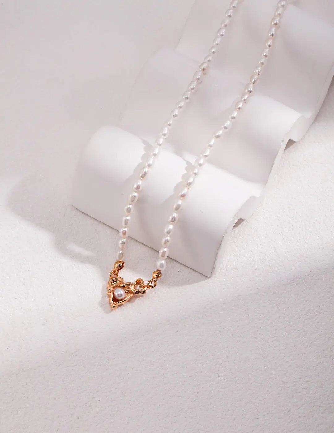 Delicate Pearl Heart Pendant Necklace - Memoriex