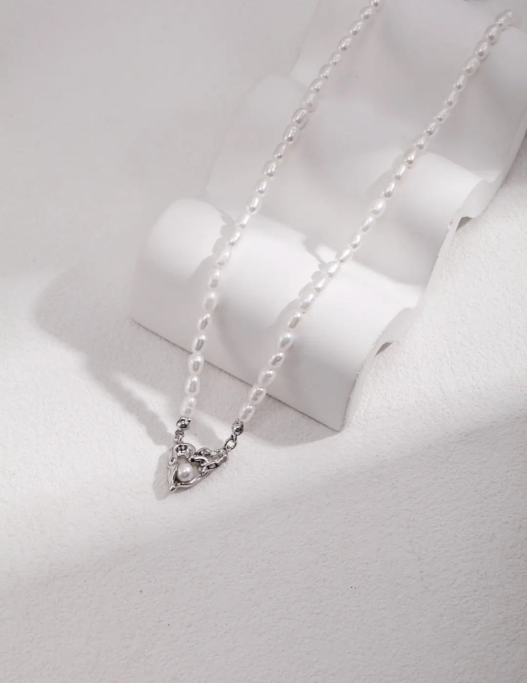 Delicate Pearl Heart Pendant Necklace - Memoriex