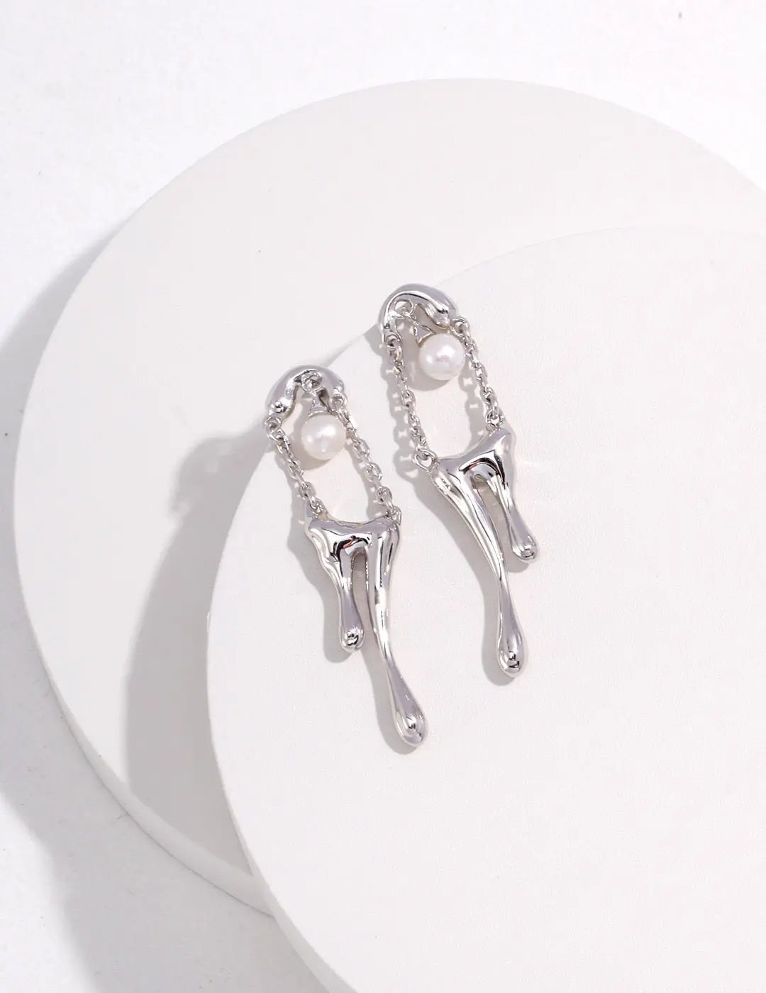 Dripping Pearl Earrings-1