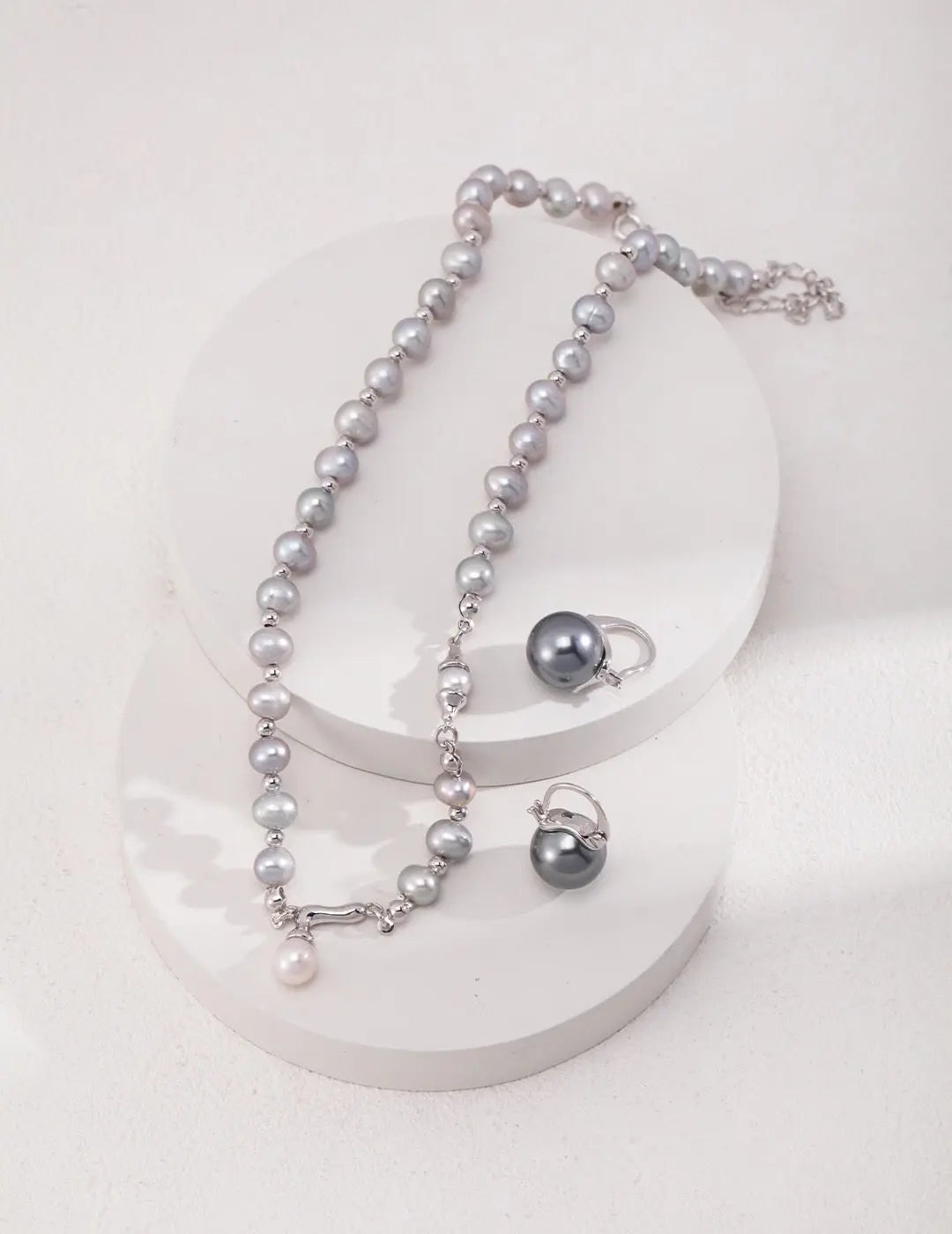 Elegant Gray Pearl Necklace-2