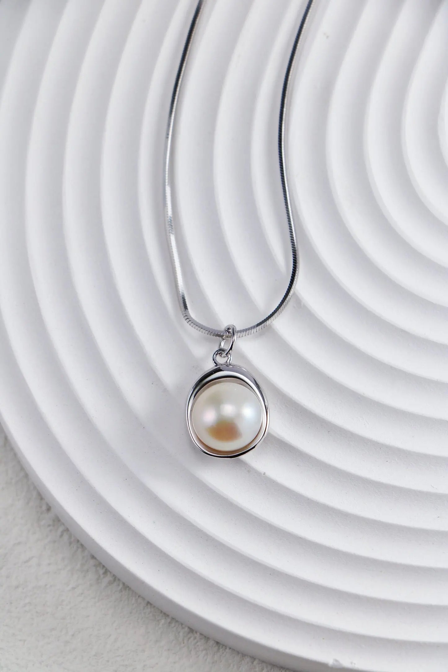 Elegant Pearl Pendant Necklace-1