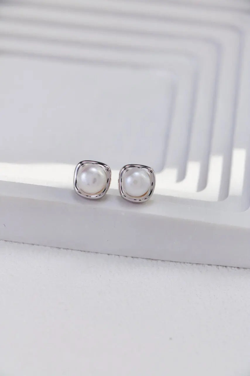 Fashion Temperament Pearl Stud Earrings-3