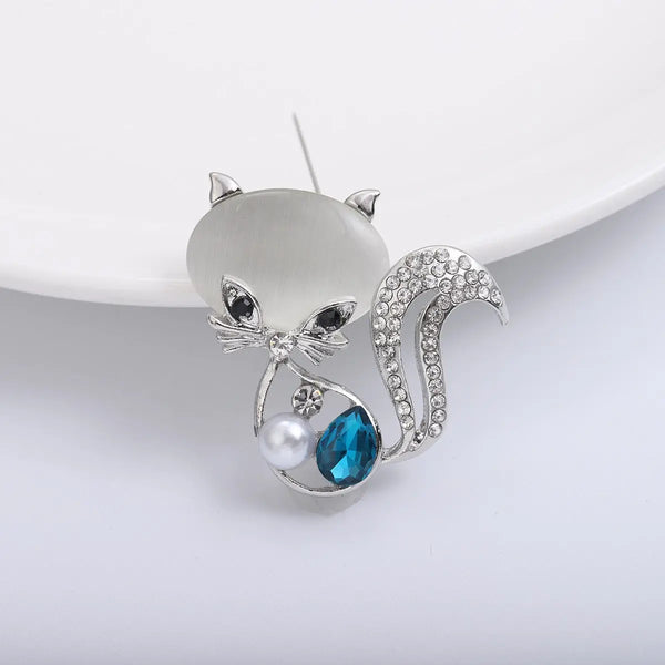 Fashionable and exquisite cat's eye stone animal brooch, new popular European and American diamond inlaid fox brooch - Memoriex 
