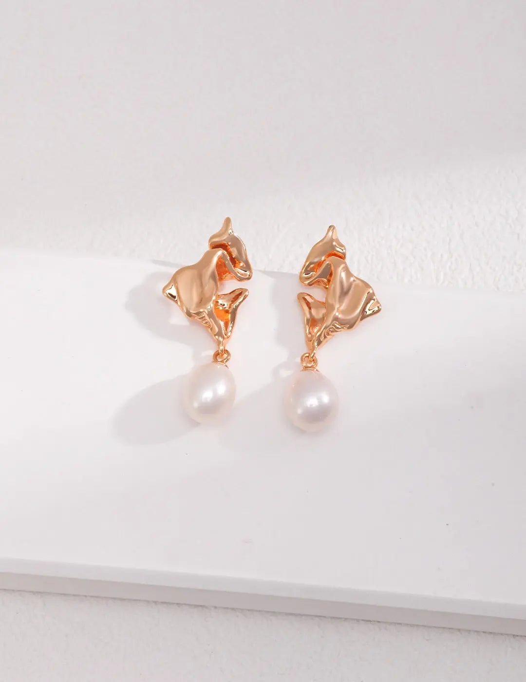 Fluid Elegance Pearl Earrings-3