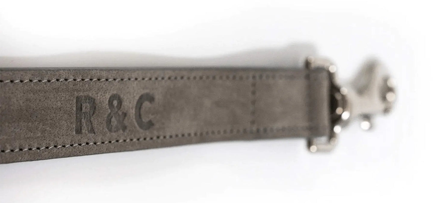 “Garda” Nubuck Dog Lead – by Ralph & Co - Memoriex