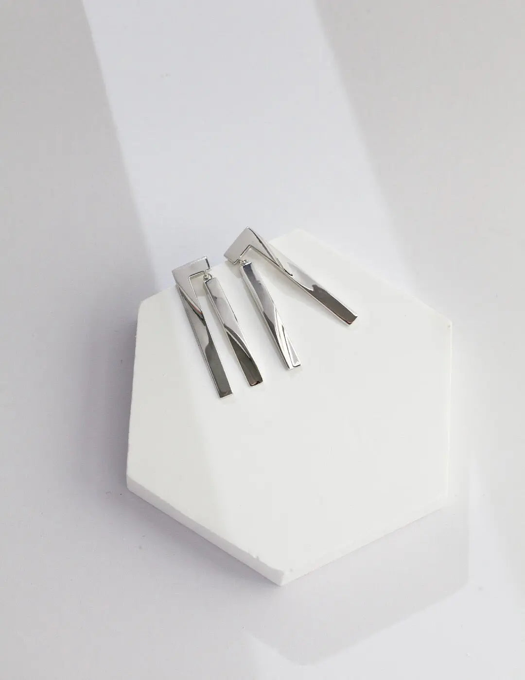 Geometric Sculpture Bar Earrings - Memoriex