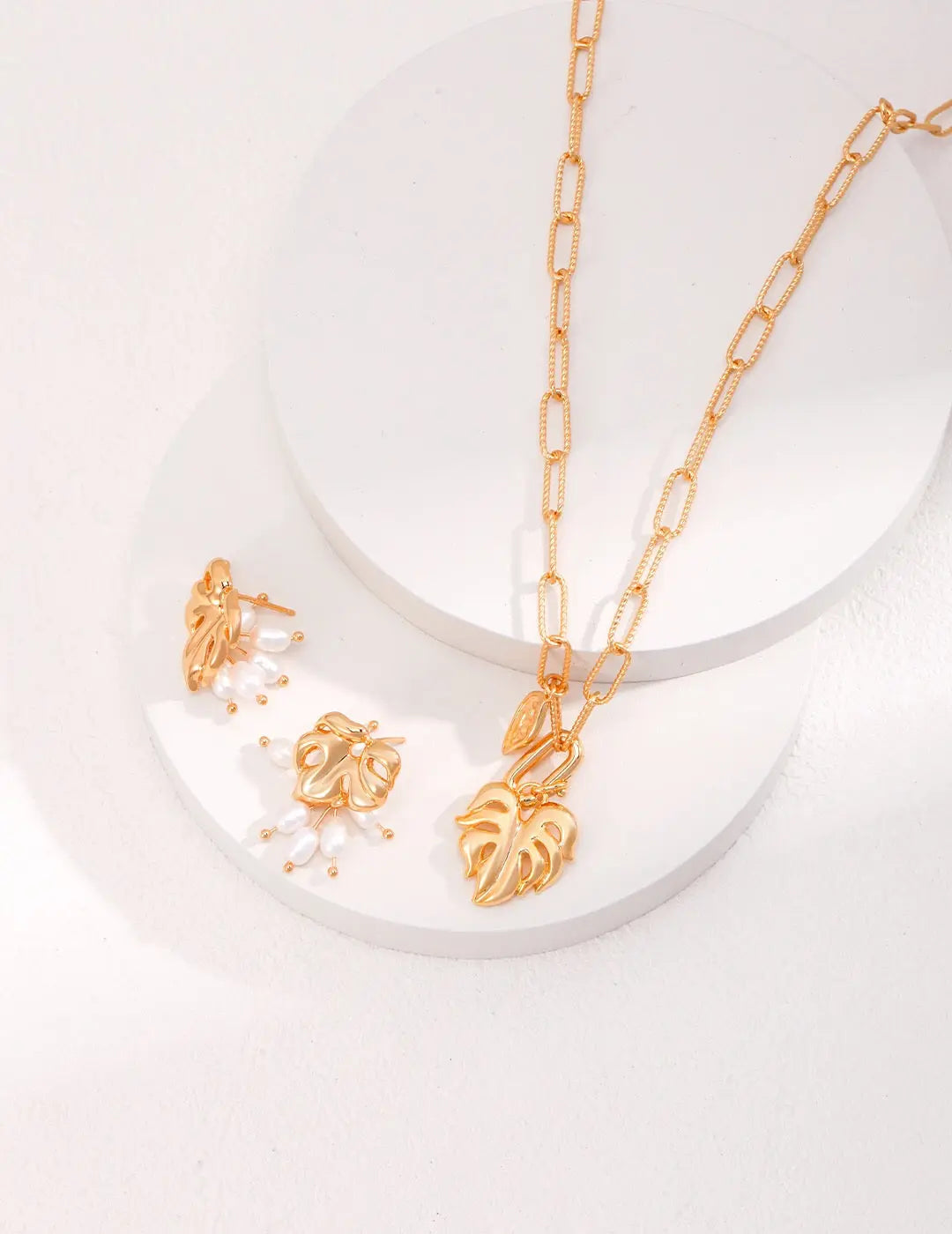 Gold Leaf Chain Pendants Necklace-1