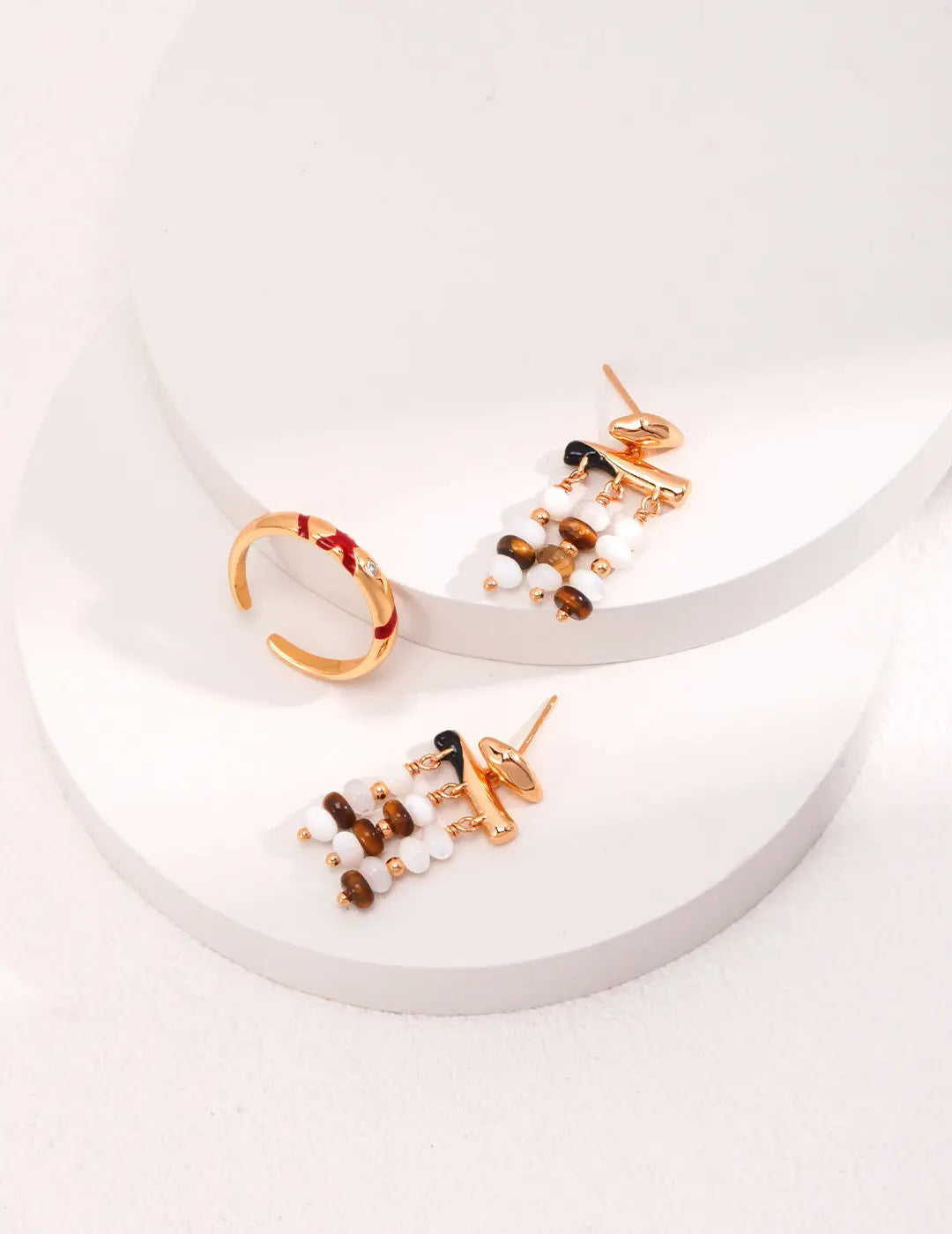 Gold Simple Intertwined Red Line Zircon Rings-3