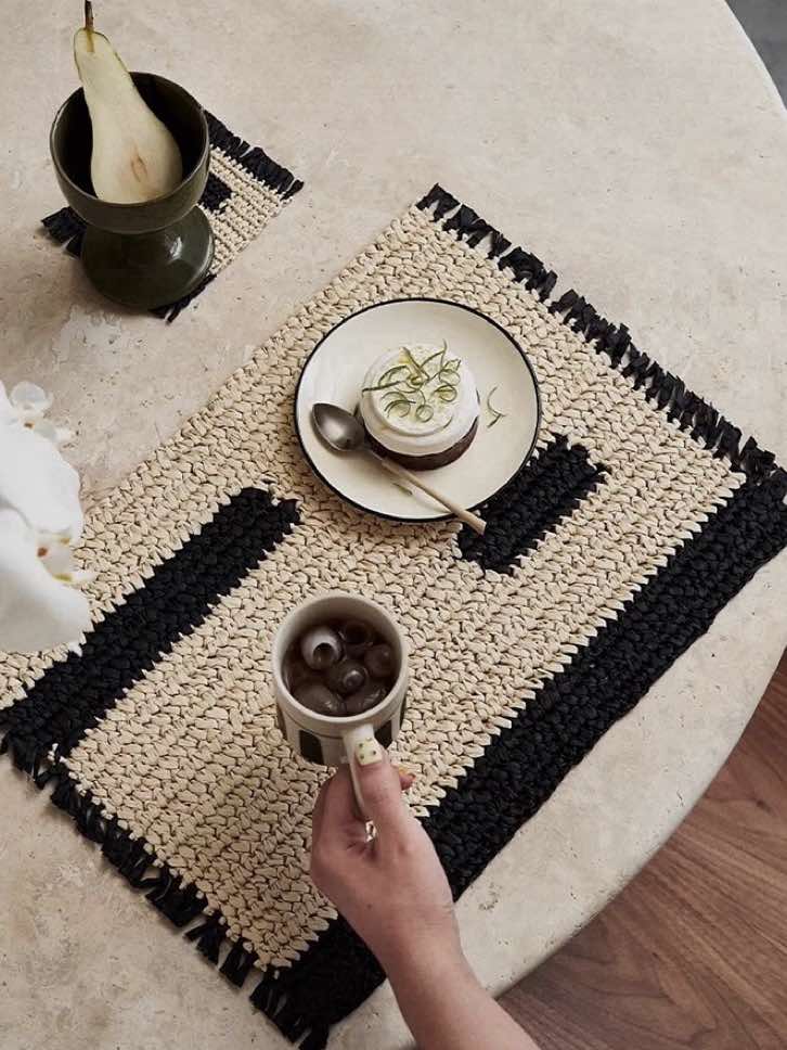 Handmade Retro Nordic Woven Reed Placemat Set of 4 Pcs for Elegant Table Setting - Memoriex 