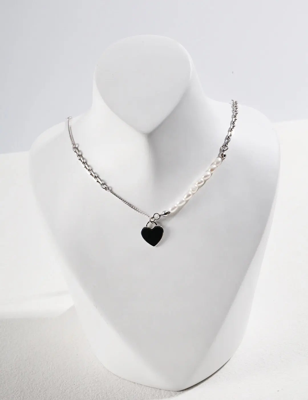 Heart Pendant Pearl Necklace-2