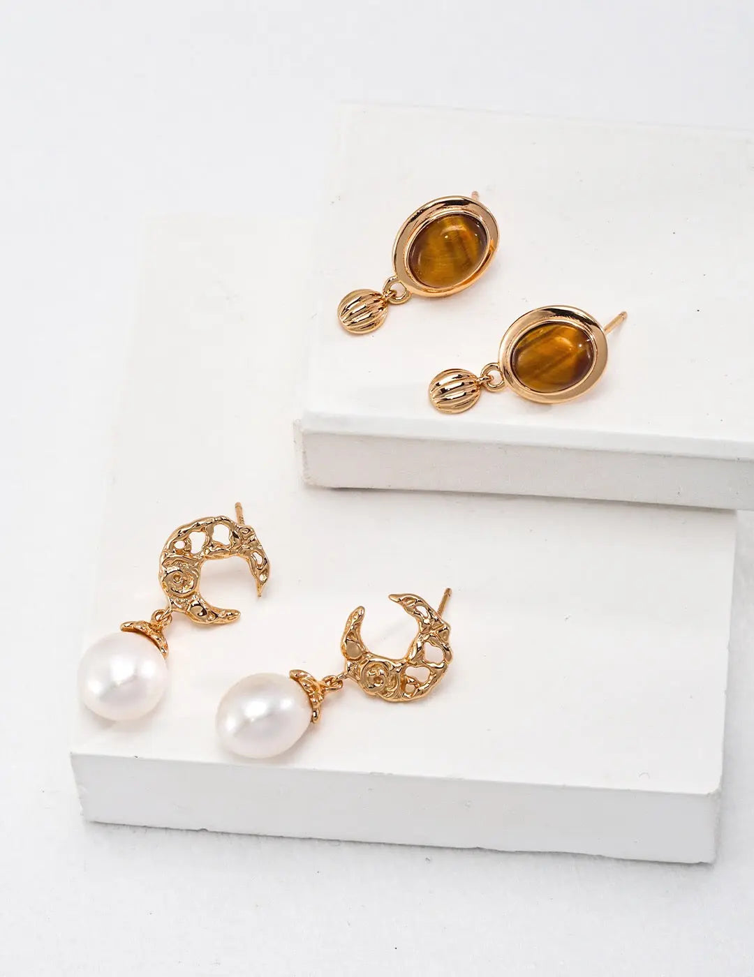 Hollow Crescent Moon Shape Pearl Earrings-2