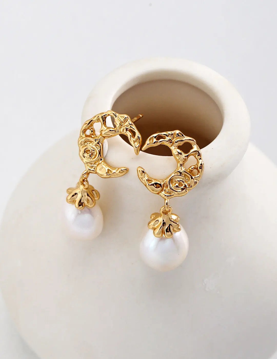 Hollow Crescent Moon Shape Pearl Earrings-1