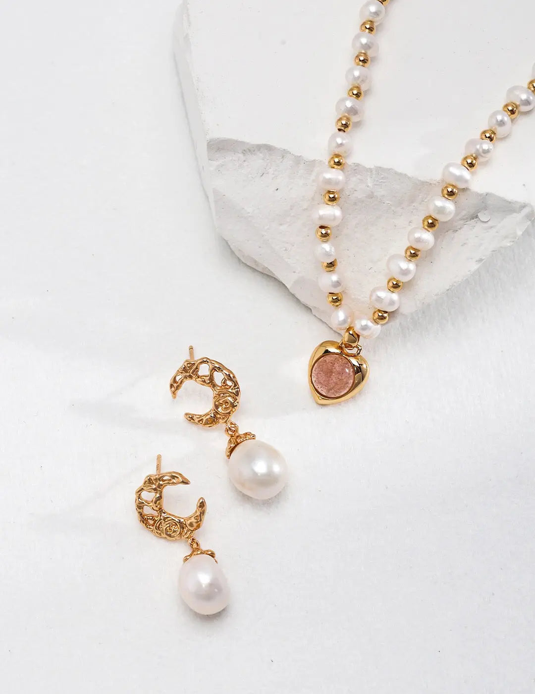 Hollow Crescent Moon Shape Pearl Earrings-3