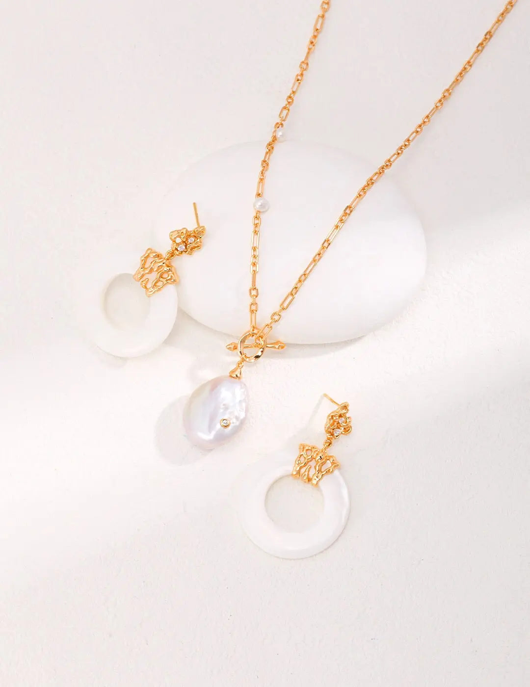 Hollow Round Shell Drop Earrings-3