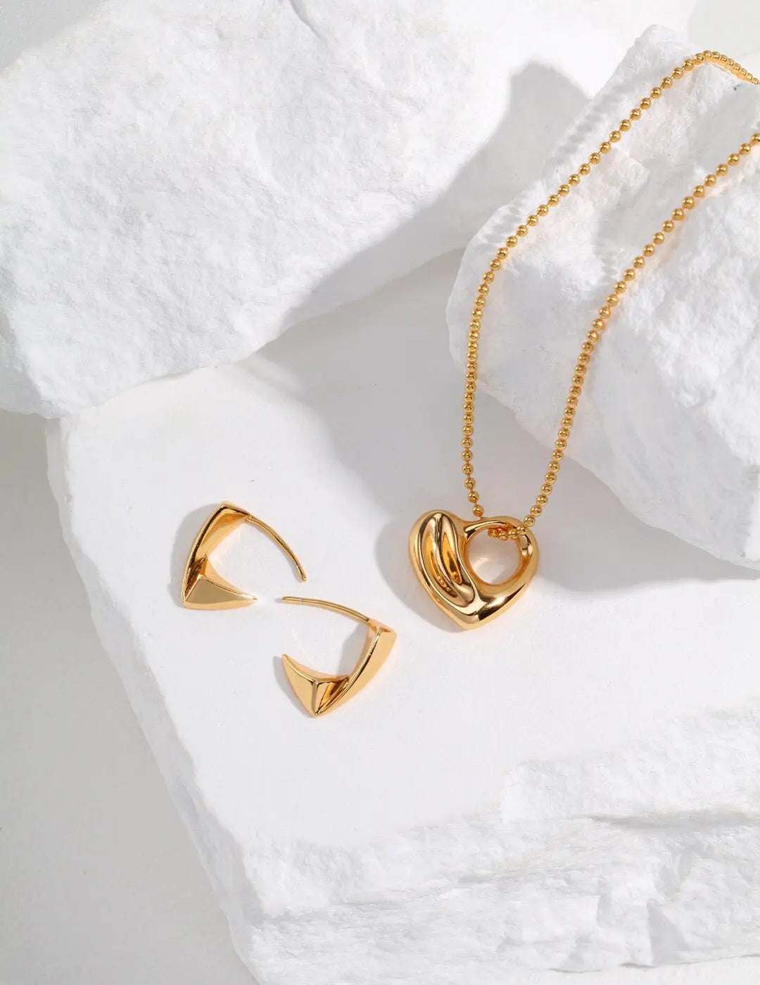 Irregular Hollow Heart Necklace-2