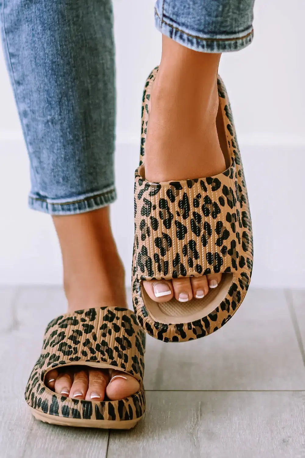 Leopard Print Thick Sole Slip On Slippers-0