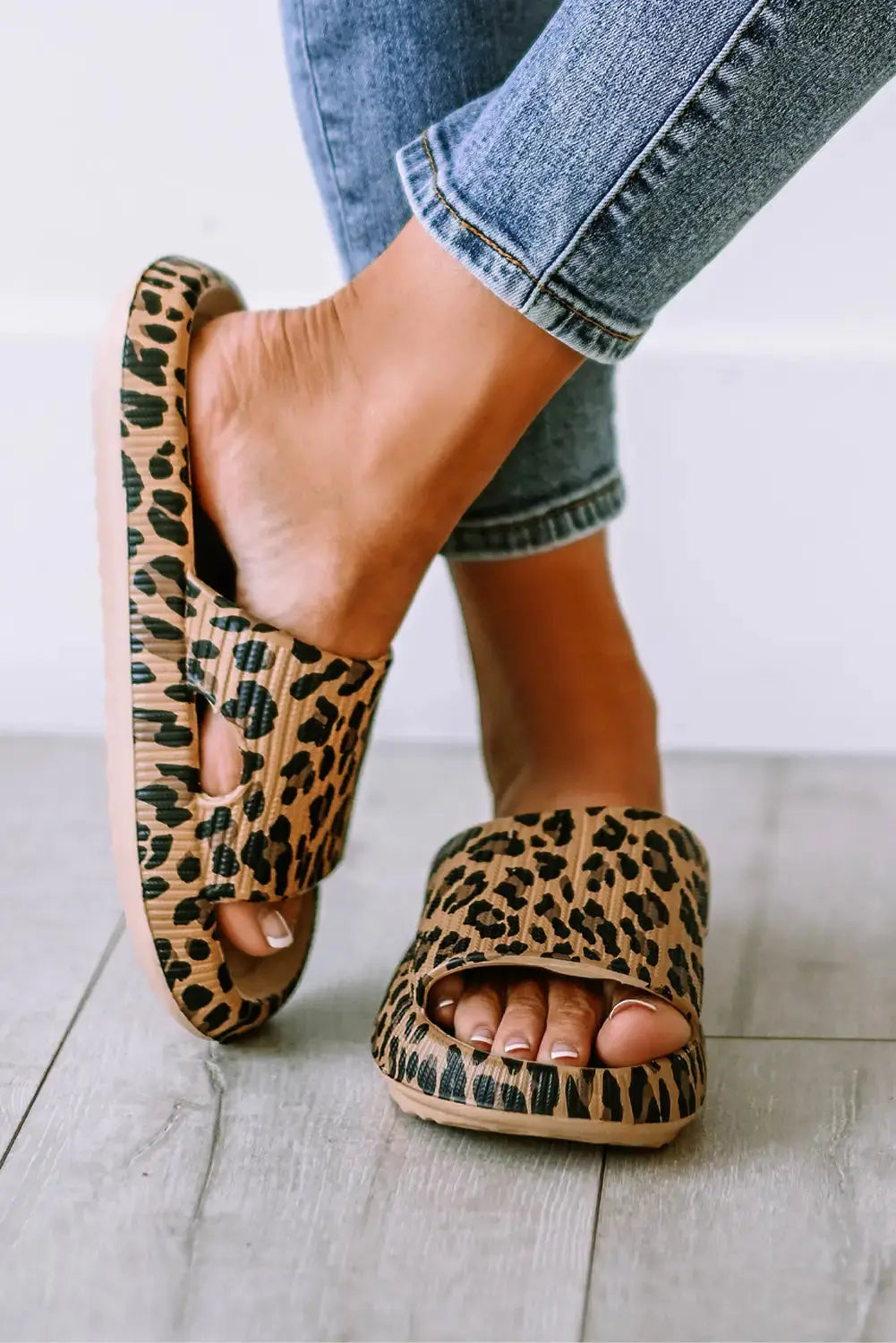 Leopard Print Thick Sole Slip On Slippers-3