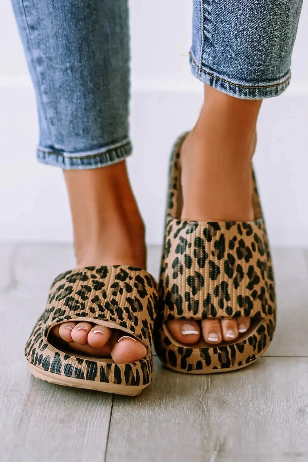 Leopard Print Thick Sole Slip On Slippers-4