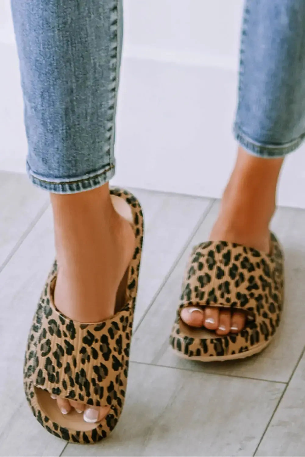 Leopard Print Thick Sole Slip On Slippers-7