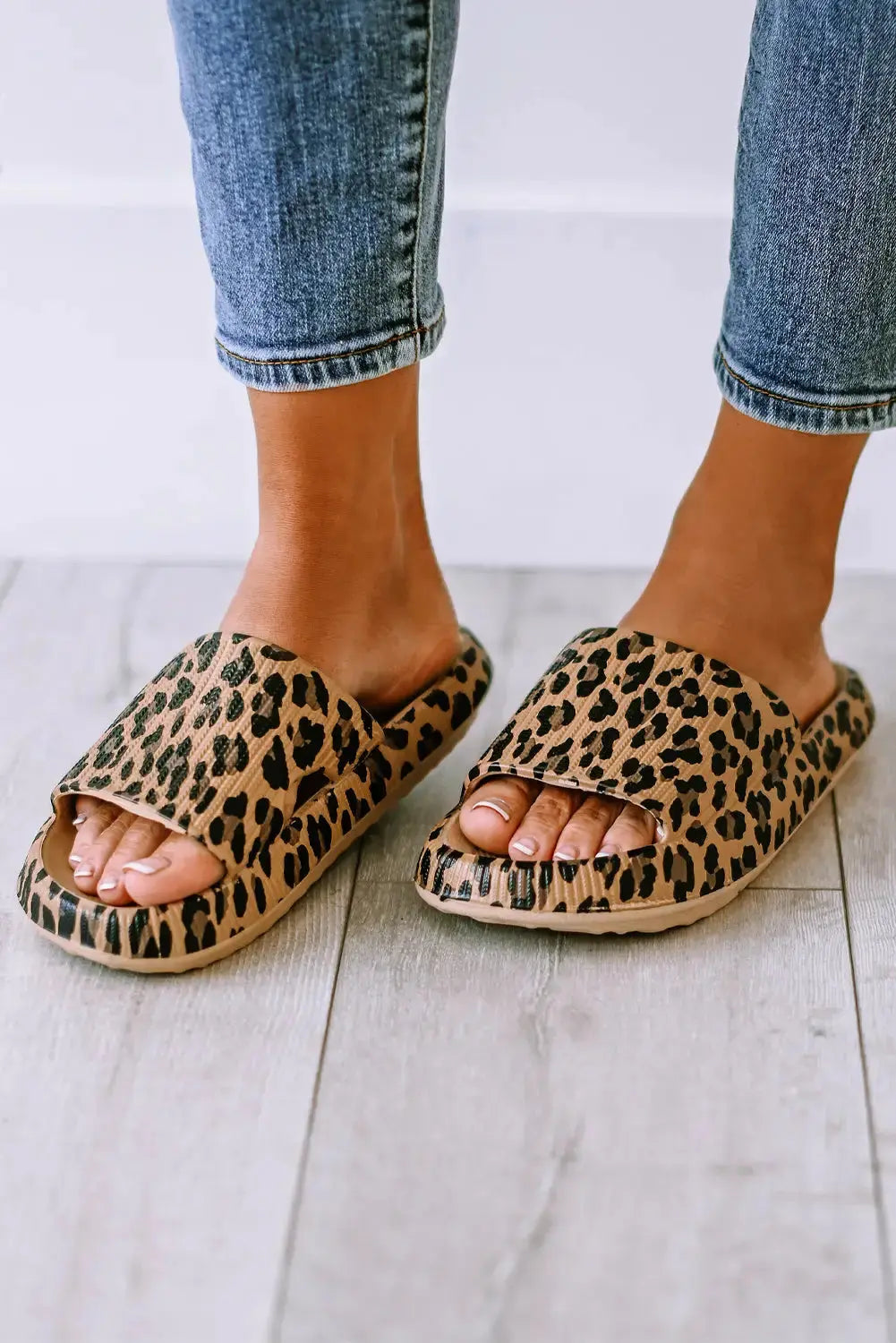 Leopard Print Thick Sole Slip On Slippers-8